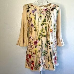 Joseph A. beige floral top with 3/4th flared sleeves. Sz S. Preowned. EUC.